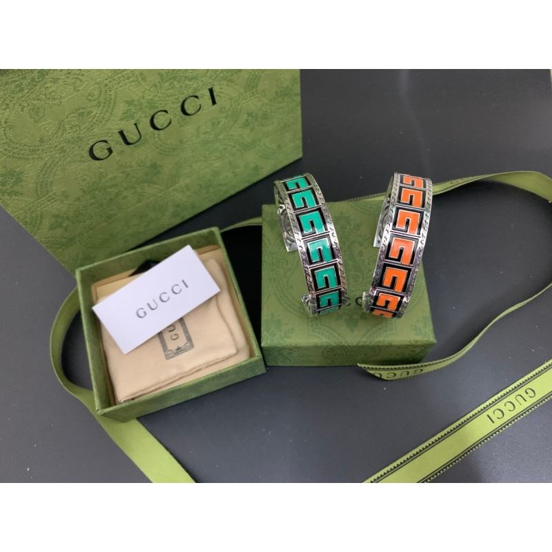 G*u*i bracelets